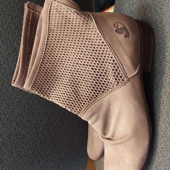 NEW Womens FELMINI Perforated Leather Booties - Picture 3 of 6